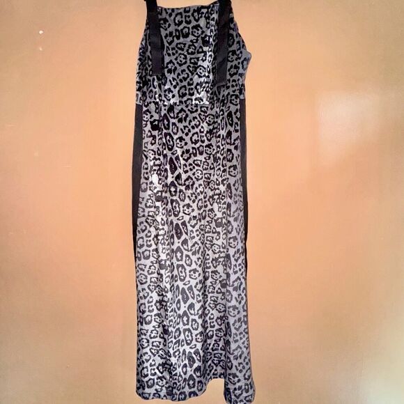 DAZY Women's Black Grey Cheetah Print Velour Shift Dress - Picture 5 of 9